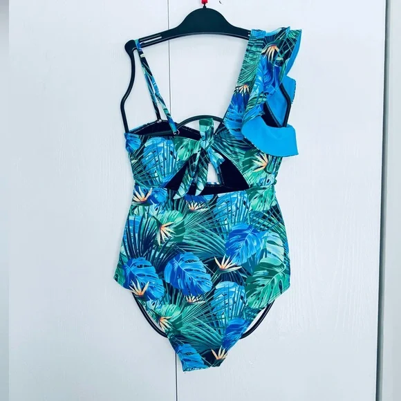 ‼️Final price Leaves print full coverage one pieceruffle shoulder swimsuit